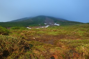 朝日に映えるオプタテシケ山